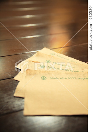 Recycled paper 9805804