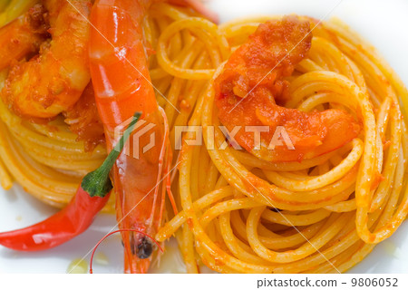 pasta and spicy shrimps 9806052