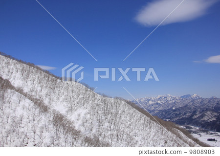 Snow mountain 9808903