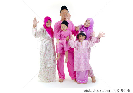 traditional malay family during hari raya occaion 9819006