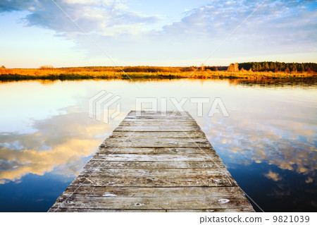 Old wooden pier 9821039