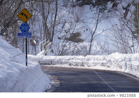 Prefectural road to Shirahone Onsen 9821088