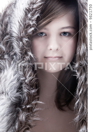 Girl with fur 9821750