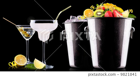 alcohol cocktail set with summer fruits 9821841