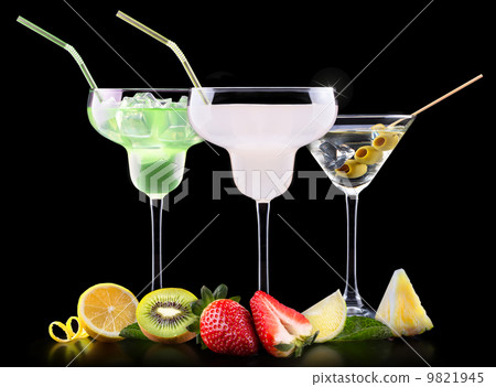 alcohol cocktail set with summer fruits alcohol cocktail set with summer fruits 9821945
