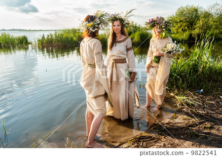 Beautiful women with flower wreath 9822541