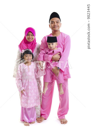 malay family during hari raya  aidilfitri 9823445