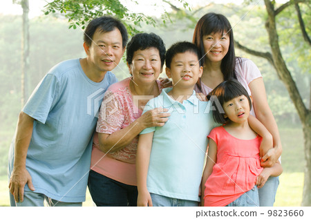 asian family outdoor enjoyment 9823660