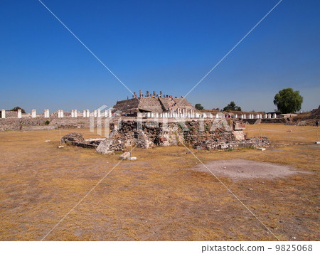 Mexico · Tula relics worship place and pyramid B 9825068