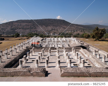 View of the palace mark from Pyramid B of Mexico · Tula relics View of the palace mark from Pyramid B of Mexico · Tula relics 9825245