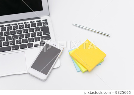 Laptop computer and tag 9825665