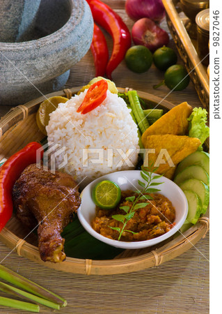 nasi ayam penyet, indonesian fried chicken rice nasi ayam penyet, indonesian fried chicken rice 9827046