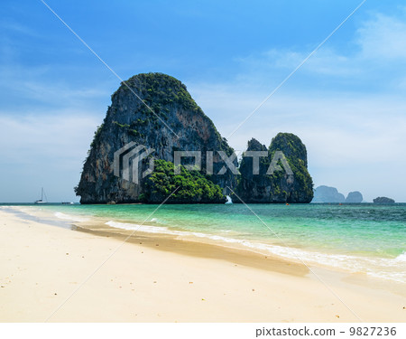 Clear water and blue sky. Phra Nang beach, Thailand 9827236