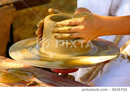 Potter's wheel 9836708