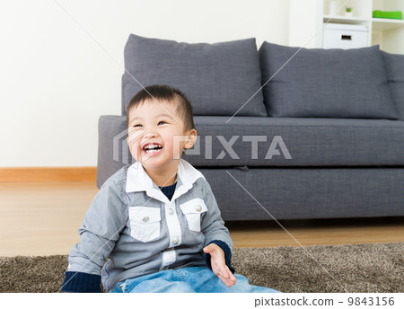 Little kid feel so happy 9843156