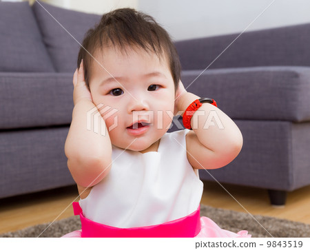 Little girl refuse to listen 9843519