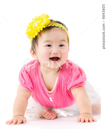 Asian baby girl creeping Asian baby girl creeping 9843605