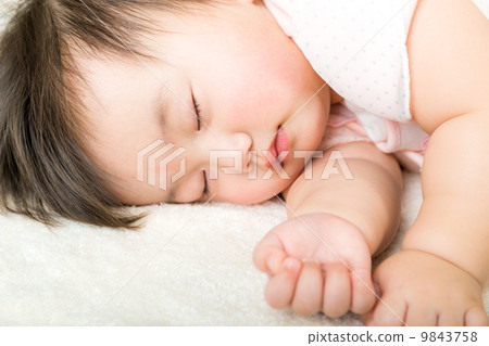 Asian baby girl fall asleep 9843758