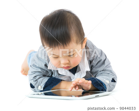 Little boy using tablet Little boy using tablet 9844033