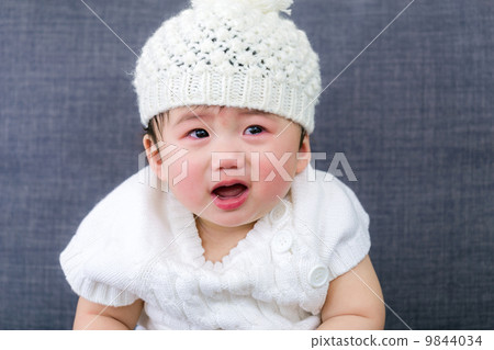 Baby girl crying 9844034