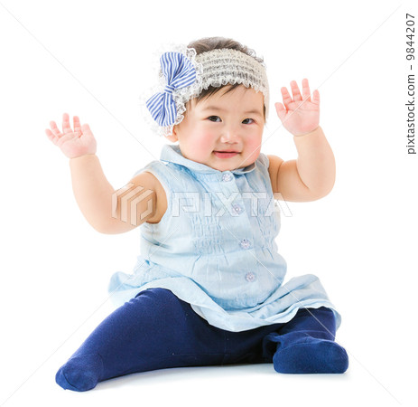 Asian baby girl hand up 9844207