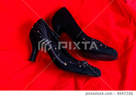 Black woman shoe and handbag on red background Black woman shoe and handbag on red background 9847288
