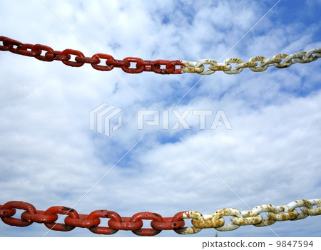 steel metal chain links segment sky background 9847594