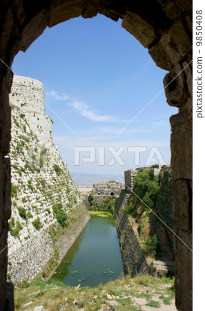 Krak des Chevaliers, crusaders fortress, Syria 9850408
