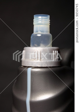 Can with car engine oil black background Can with car engine oil black background 9850745