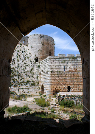 Krak des Chevaliers, crusaders fortress, Syria 9851642