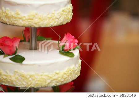 Wedding cake with red roses Wedding cake with red roses 9853149