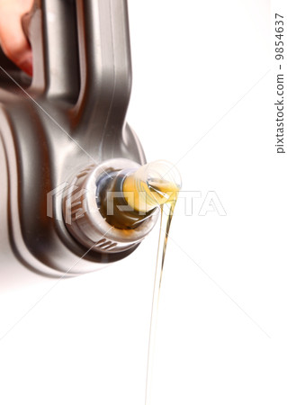Can with car engine oil pouring isolated 9854637