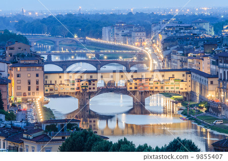 Ponte Vecchio in evening hours Ponte Vecchio in evening hours 9855407