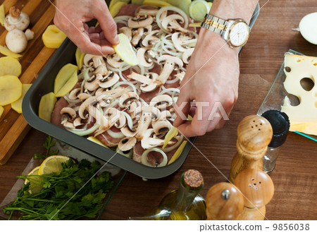 Steps of cooking french-style meat Steps of cooking french-style meat 9856038