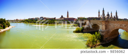 Panoramic view from Ebro river. Zaragoza 9856062
