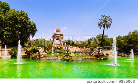 Cascada fountain in Barcelona in summer Cascada fountain in Barcelona in summer 9856068