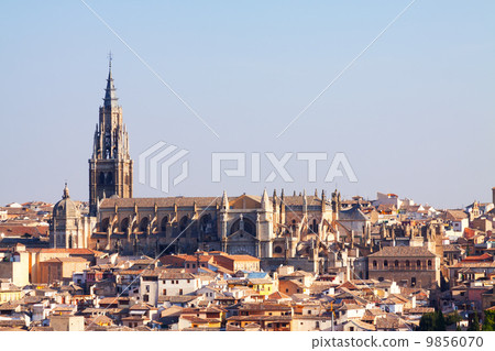 Toledo Cathedral in summer day Toledo Cathedral in summer day 9856070