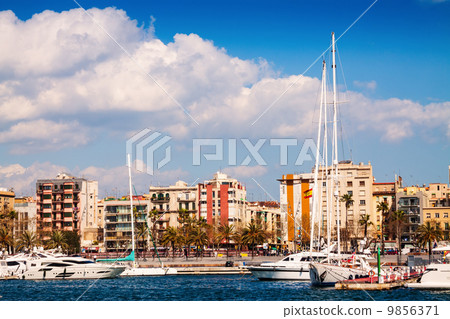 Port Vell and La Barceloneta district 9856371