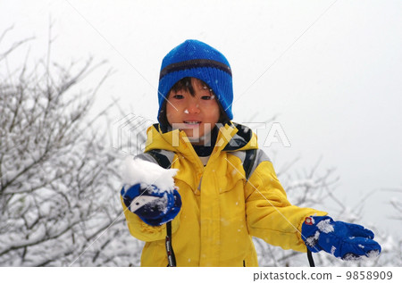 Snow and children Snow and children 9858909