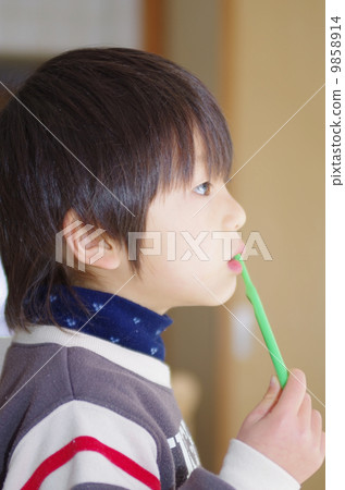 Children brushing teeth Children brushing teeth 9858914