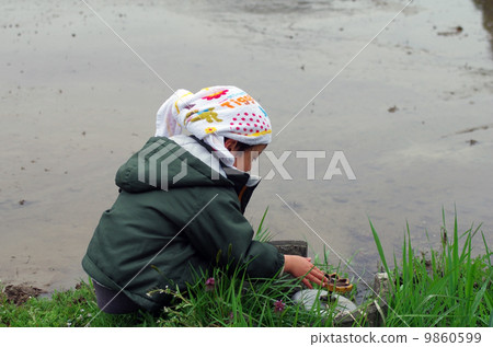 Children who open faucets for agriculture Children who open faucets for agriculture 9860599
