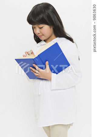 Elementary school student 9863630