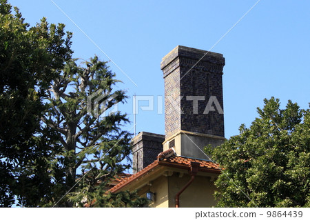 Old dry house 9864439