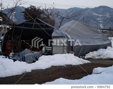 農業機械倉庫因大雪坍塌 9864792