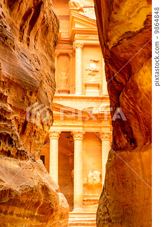 El Cazne(約旦,佩特拉遺址) El Cazne(約旦,佩特拉遺址) 9864848