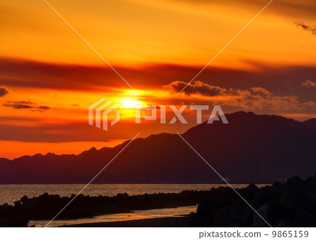 從與防堤的海岸看的日落 9865159