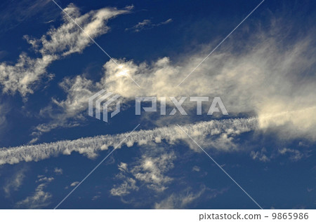 Cirrus clouds and airplane clouds Cirrus clouds and airplane clouds 9865986