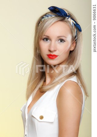 Portrait beautiful blonde woman pinup girl retro style Portrait beautiful blonde woman pinup girl retro style 9866631