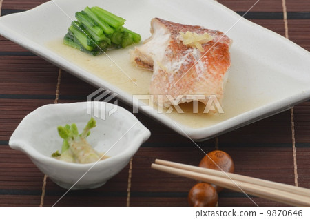 煮紅色的魚 9870646