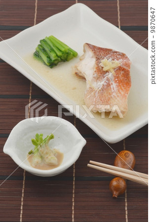 煮紅色的魚 9870647